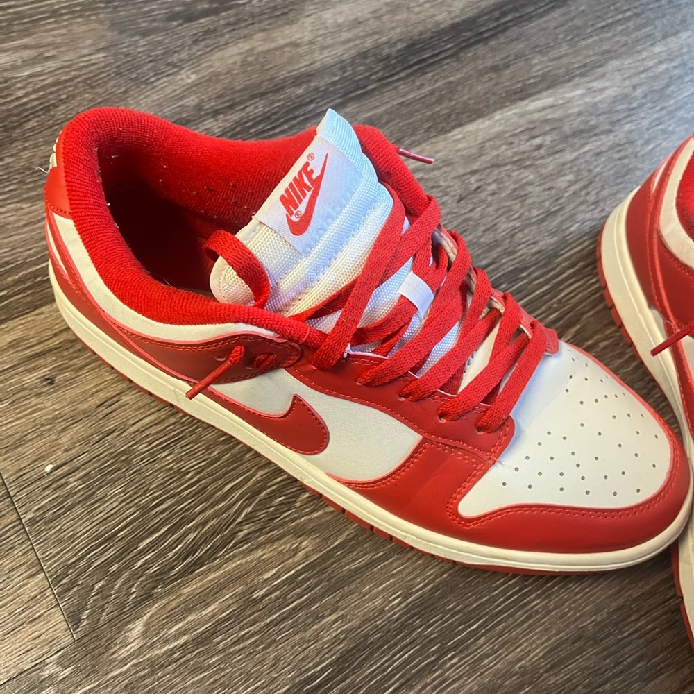 Red Nike dunks